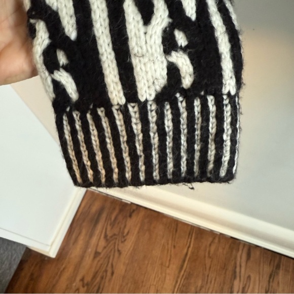 Express Monochrome Knit Turtleneck Sweater, Size L, Offers Welcome - Picture 6 of 8